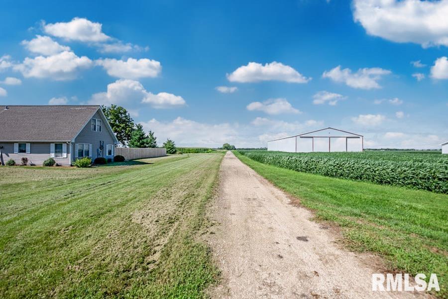 12451 South Valley Road Princeville, IL 61559 - Photo 4 of 40