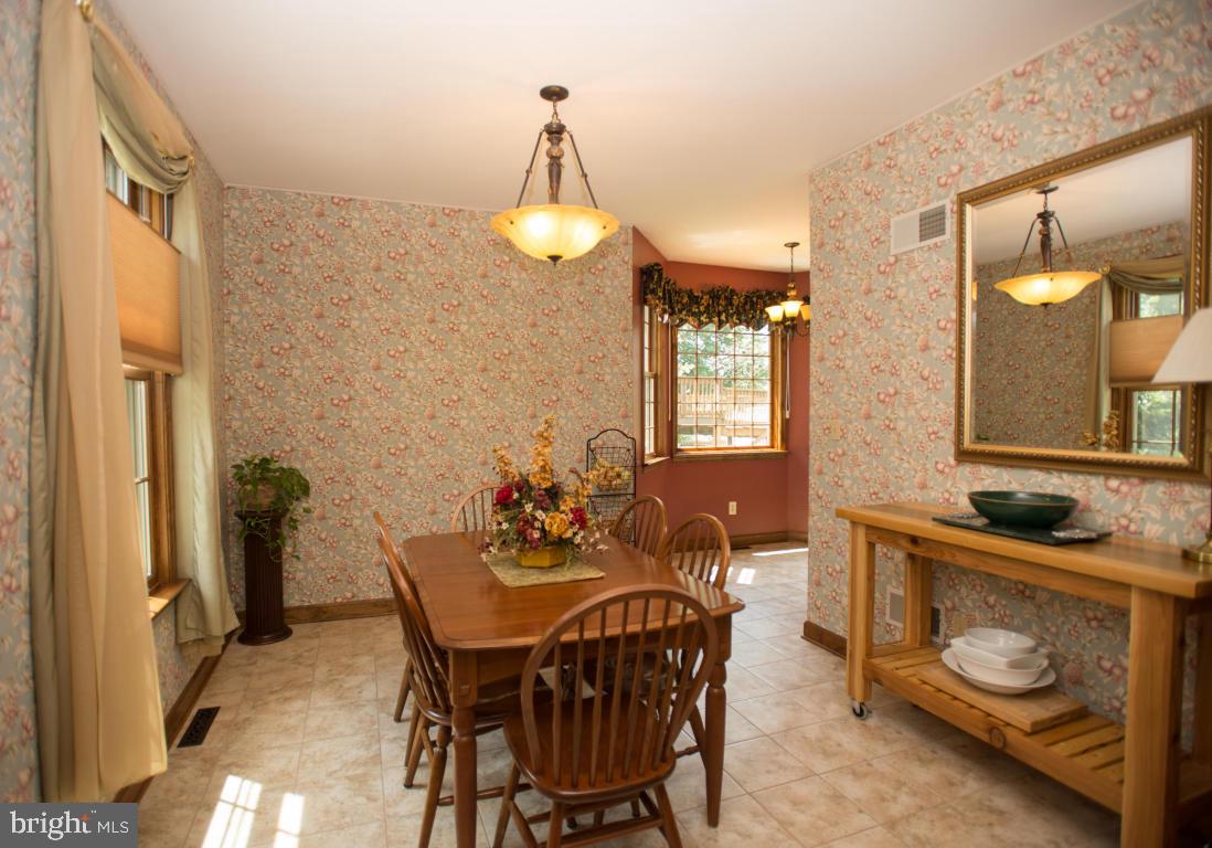 386 Oaklyn Road Lebanon, PA 17042 - Photo 3 of 23 Gallery Image 3