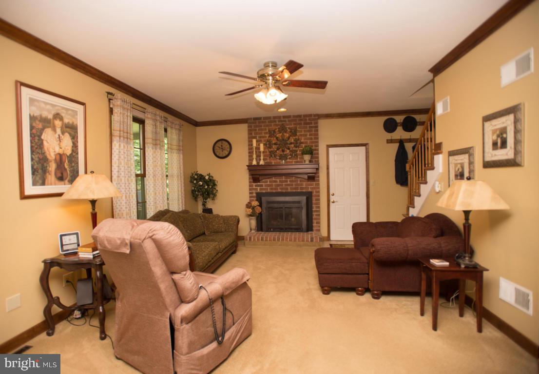 386 Oaklyn Road Lebanon, PA 17042 - Photo 4 of 23 Gallery Image 4