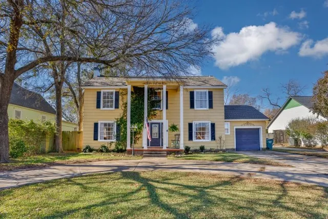 a front view of residential houses with yard
