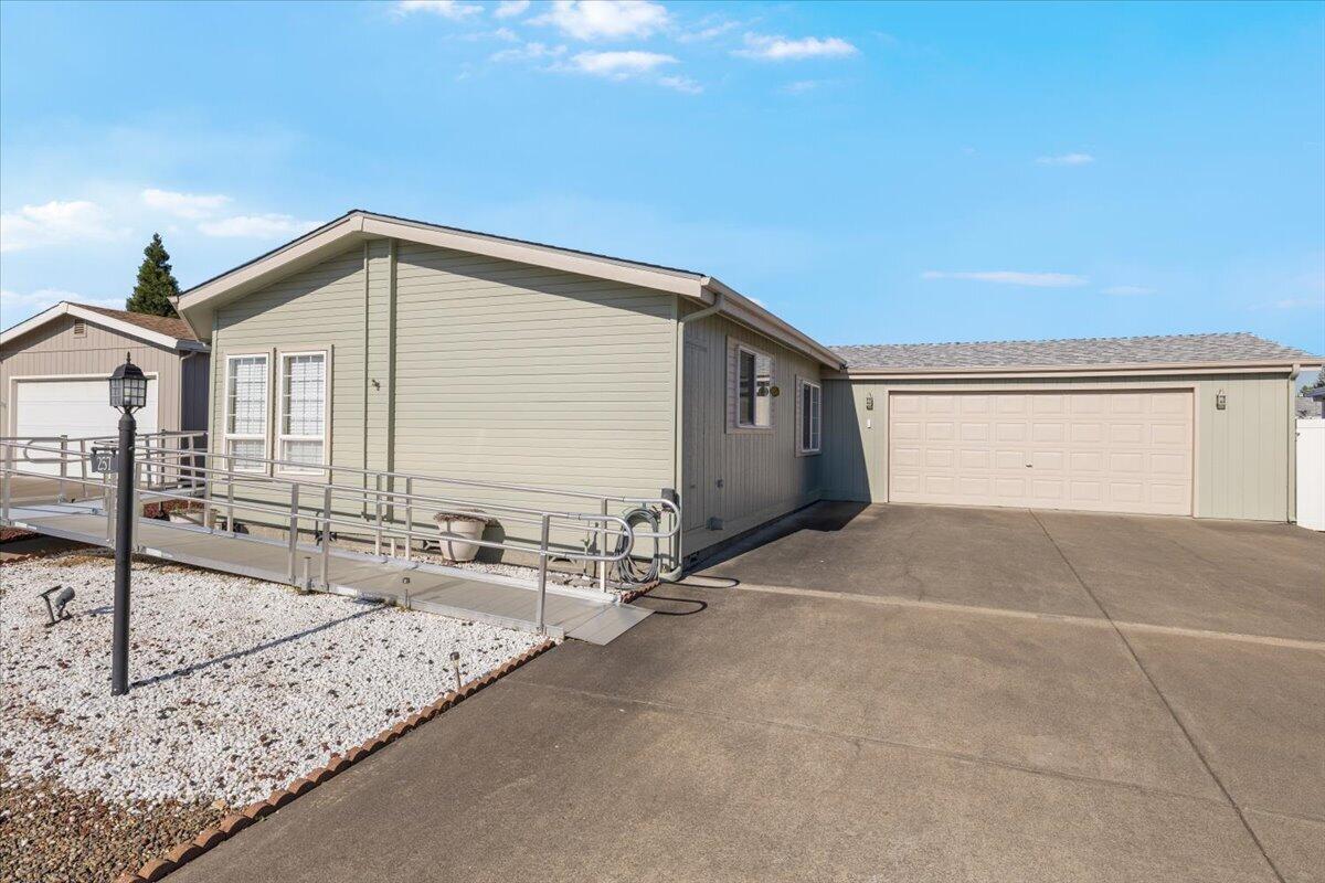 555 Freeman Road, Unit 257 Central Point, OR 97502 - Photo 3 of 26