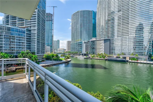 $3,900,000 | 901 Brickell Key Boulevard, Unit 504, Miami, FL 33131