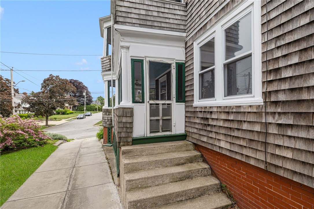 31 Windsor Road, Unit 1 Cranston, RI 02905 - Photo 36 of 44