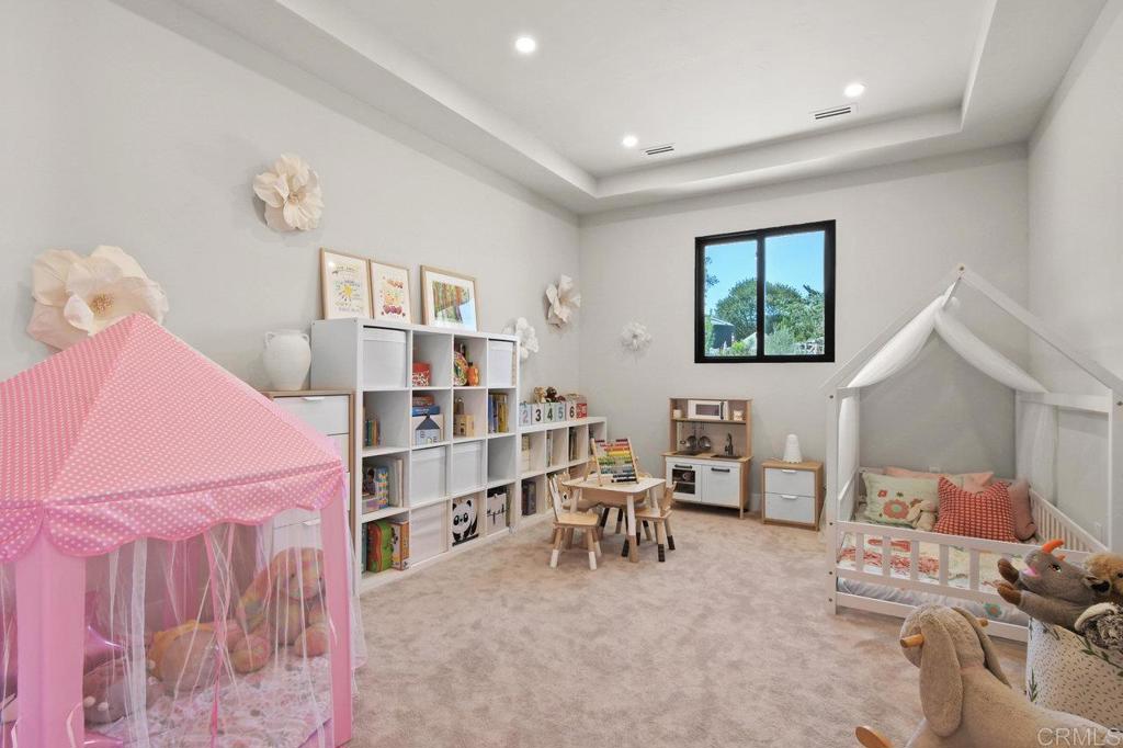573 Lilac Ranch Road Alpine, CA 91901 - Photo 22 of 47 a living room with furniture and a book shelf