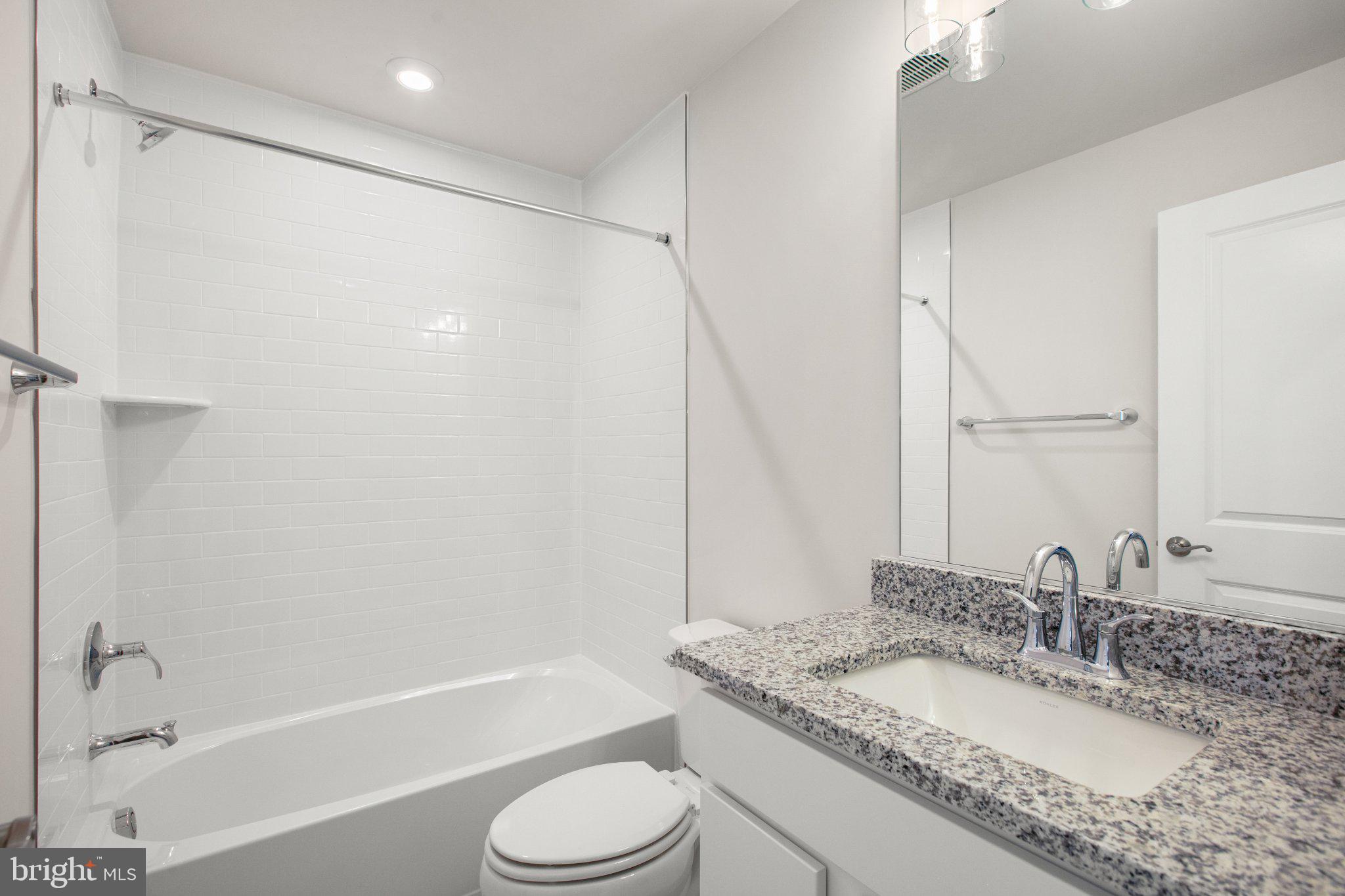 3811 Shale Ridge Road Woodbridge, VA 22193 - Photo 21 of 26 Third Floor Hallway Bath