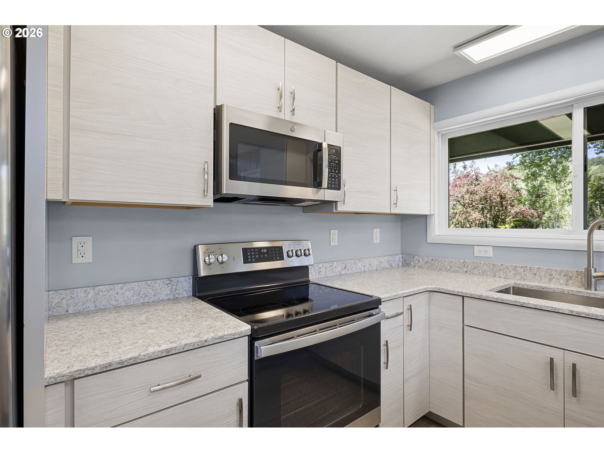 6771 North Bank Road Roseburg, OR 97470 - Photo 15 of 48