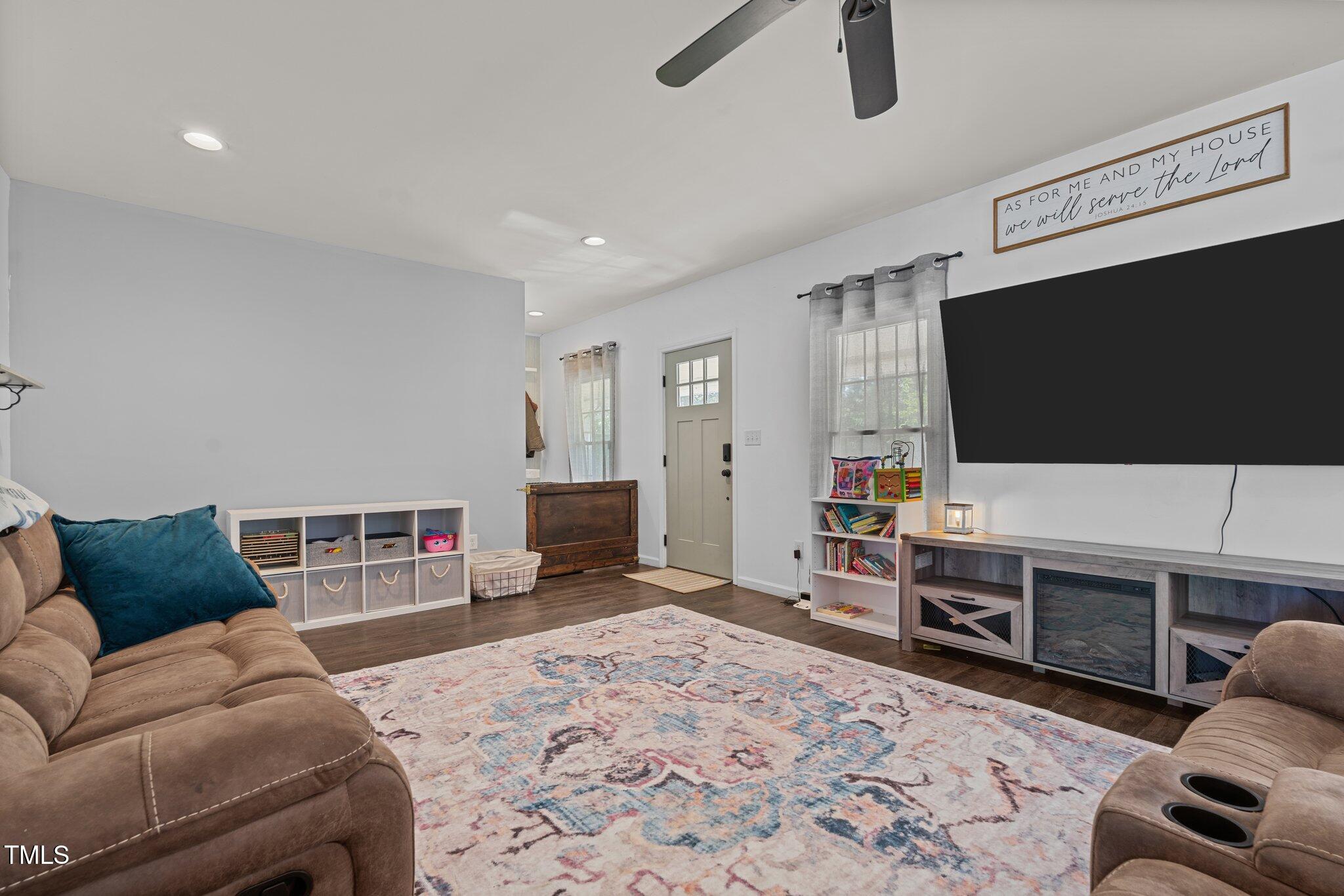 8211 Julian Road Dunn, NC 28334 - Photo 12 of 30 27-web-or-mls-DSC09806