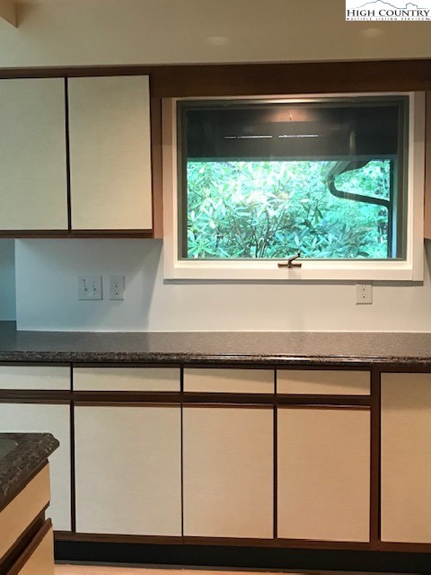 202-204 Spring Branch Road Beech Mountain, NC 28604 - Photo 6 of 26 Gallery Image 6