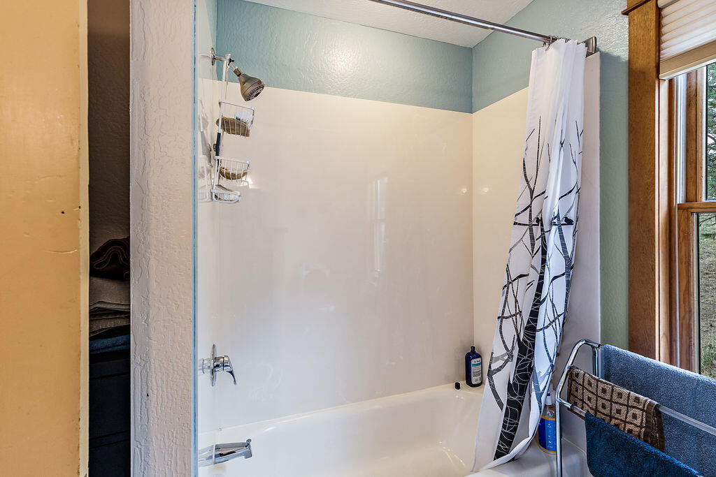 2245 Colestin Road Ashland, OR 97520 - Photo 18 of 69 18