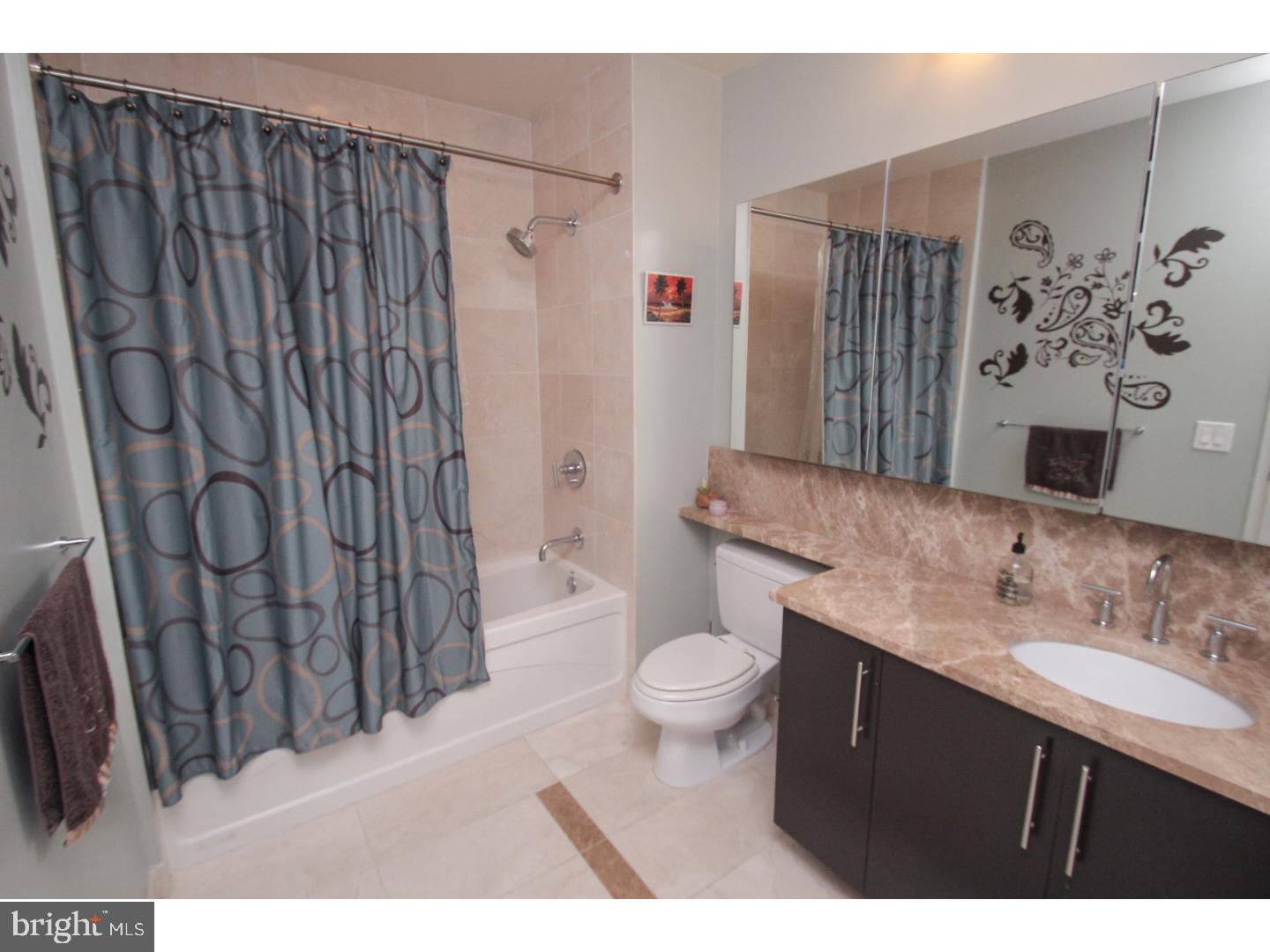 1425 Locust Street, Unit 5F Philadelphia, PA 19102 - Photo 14 of 25