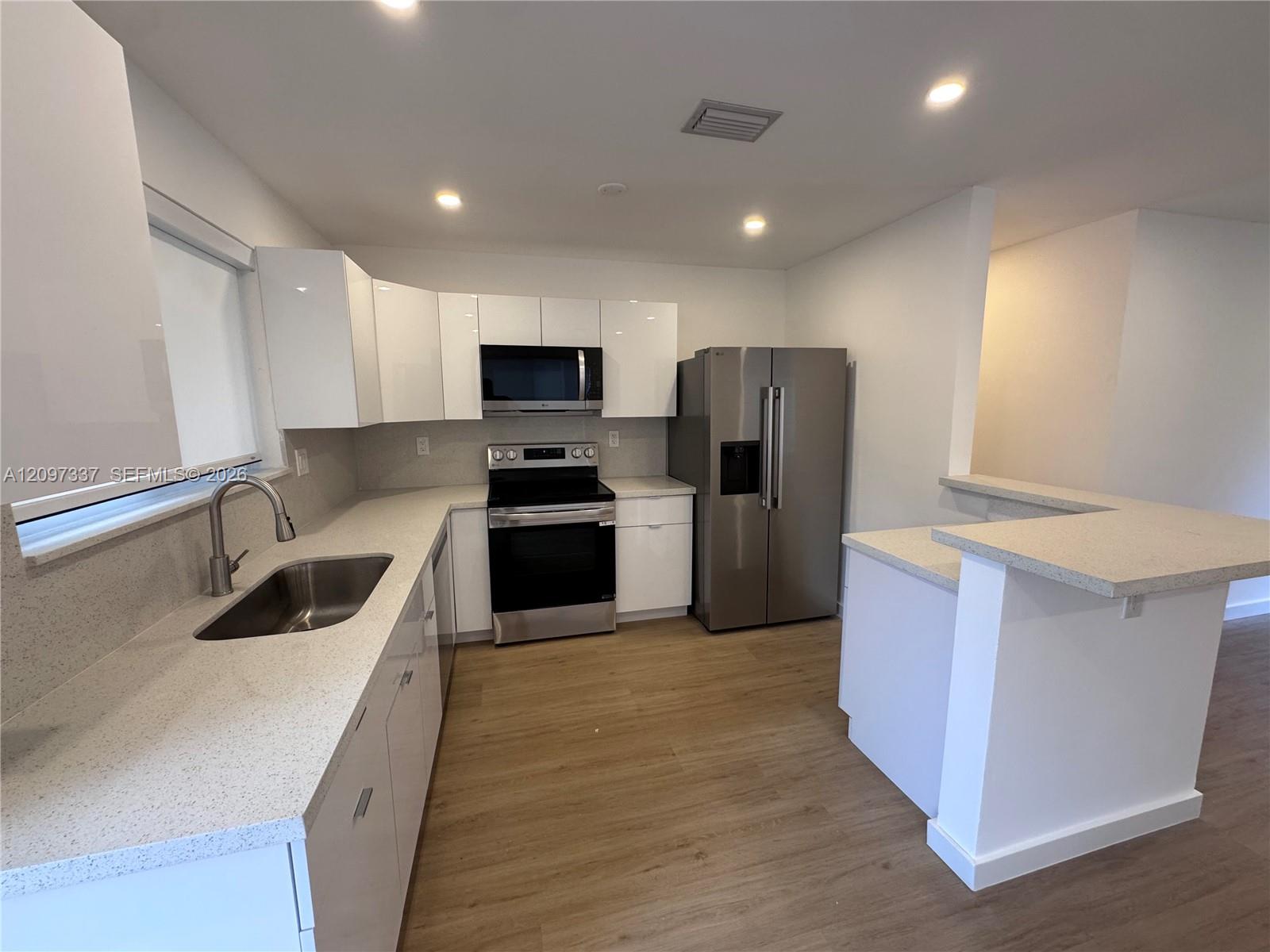 350 Southwest 17th Road, Unit 350 Miami, FL 33129 - Photo 8 of 20 Gallery Image 8