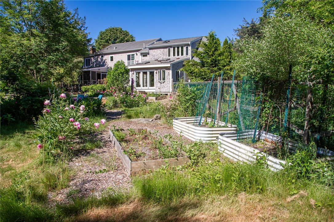 517 Lake Road Tiverton, RI 02878 - Photo 6 of 47