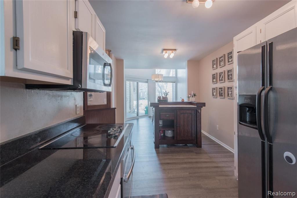 29588 Meadow Ridge South Farmington Hills, MI 48334 - Photo 5 of 17