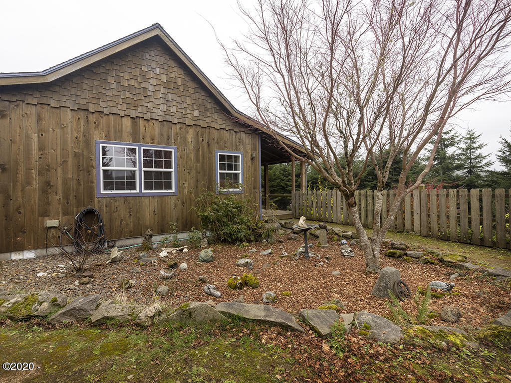277 North S Low Road Seal Rock, OR 97376 - Photo 18 of 19 Front of home