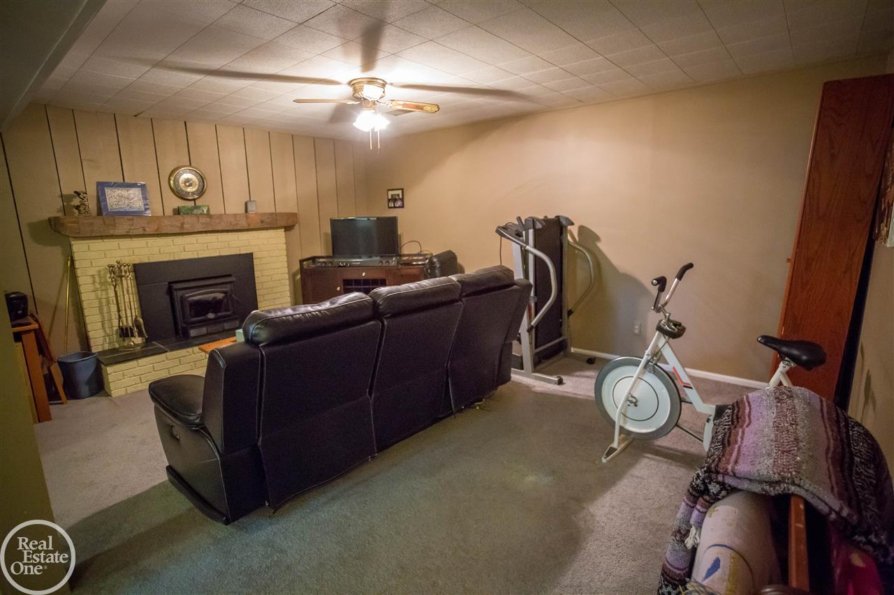 3276 Riverside Drive Port Huron, MI 48060 - Photo 44 of 60 31385791-43.JPG