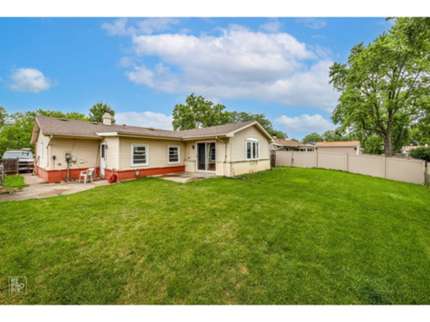769 Penrith Avenue Elk Grove Village, IL 60007 - Photo 2 of 10 a view of house with yard and entertaining space