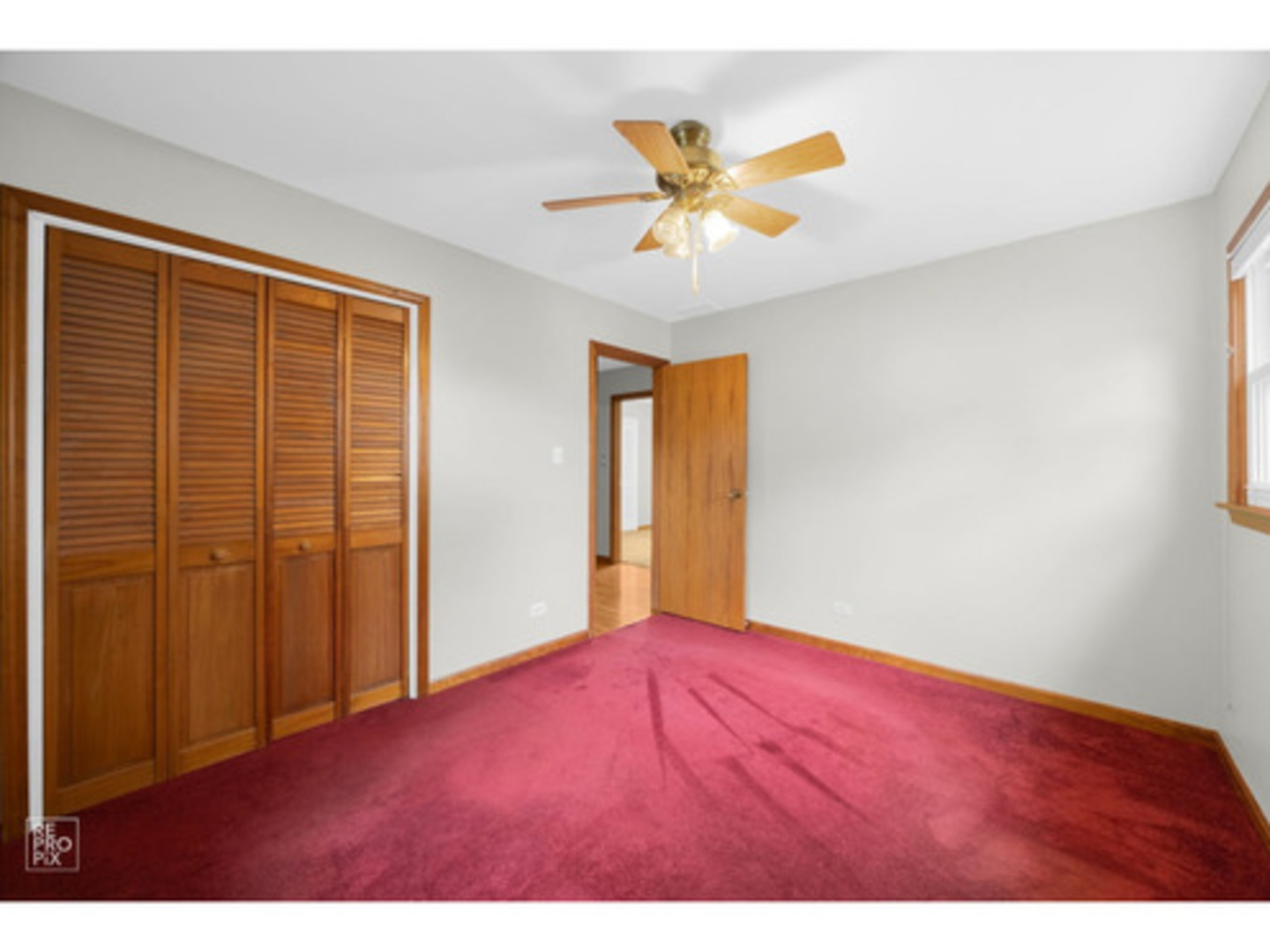 769 Penrith Avenue Elk Grove Village, IL 60007 - Photo 6 of 10 a view of an empty room and window