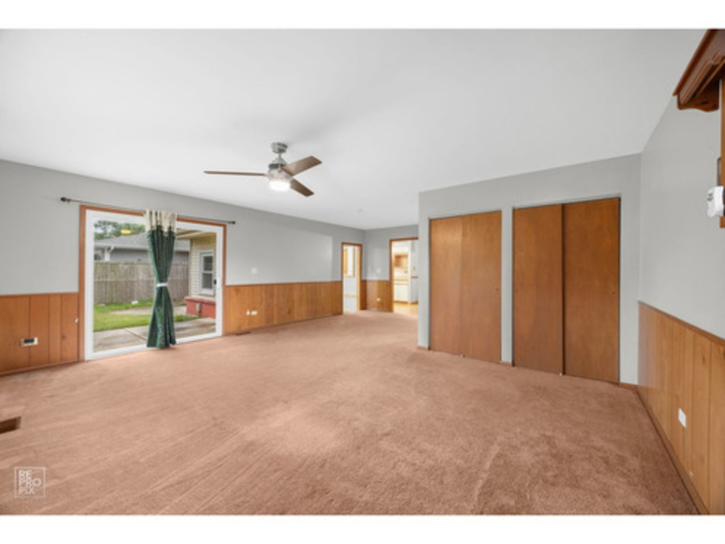 769 Penrith Avenue Elk Grove Village, IL 60007 - Photo 7 of 10 a view of an empty room with a window