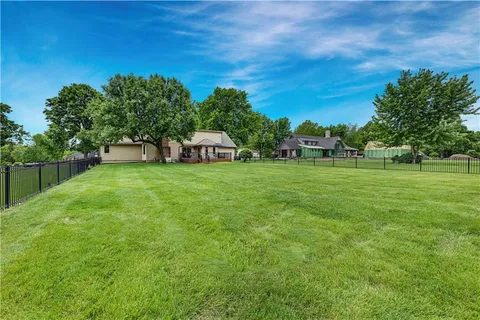 $900,000 | 11260 West 155th Terrace, Overland Park, KS 66221