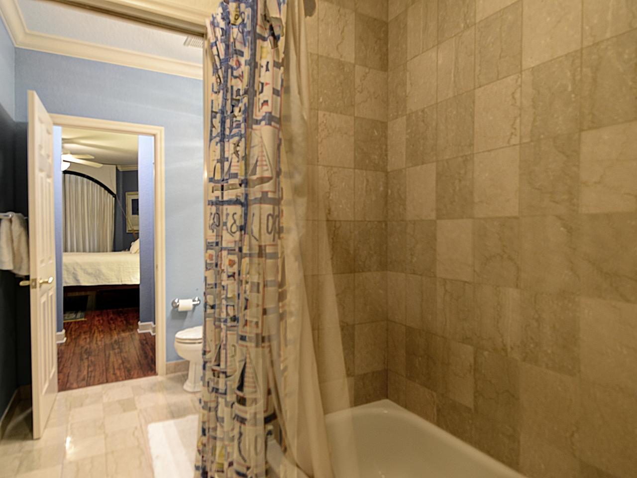 125 Ocean Key Way Jupiter, FL 33477 - Photo 24 of 37 Jack and Jill Bath