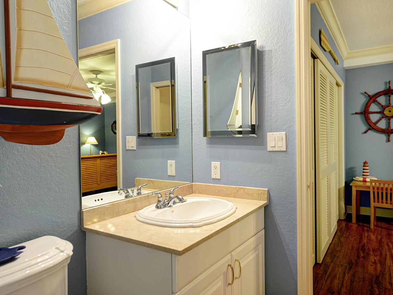 125 Ocean Key Way Jupiter, FL 33477 - Photo 25 of 37 Jack and Jill Bath