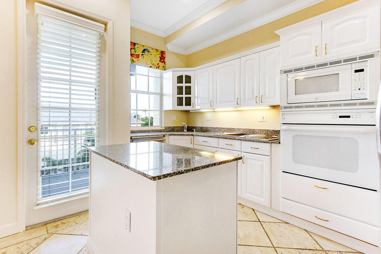 125 Ocean Key Way Jupiter, FL 33477 - Photo 9 of 37 125 Ocean Key Way Jupiter FL-print-010-2