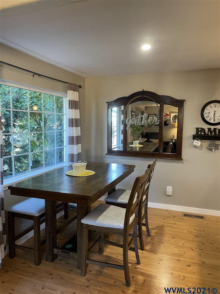 129 Southwest Birch Street Dallas, OR 97338 - Photo 7 of 26 Gallery Image 7