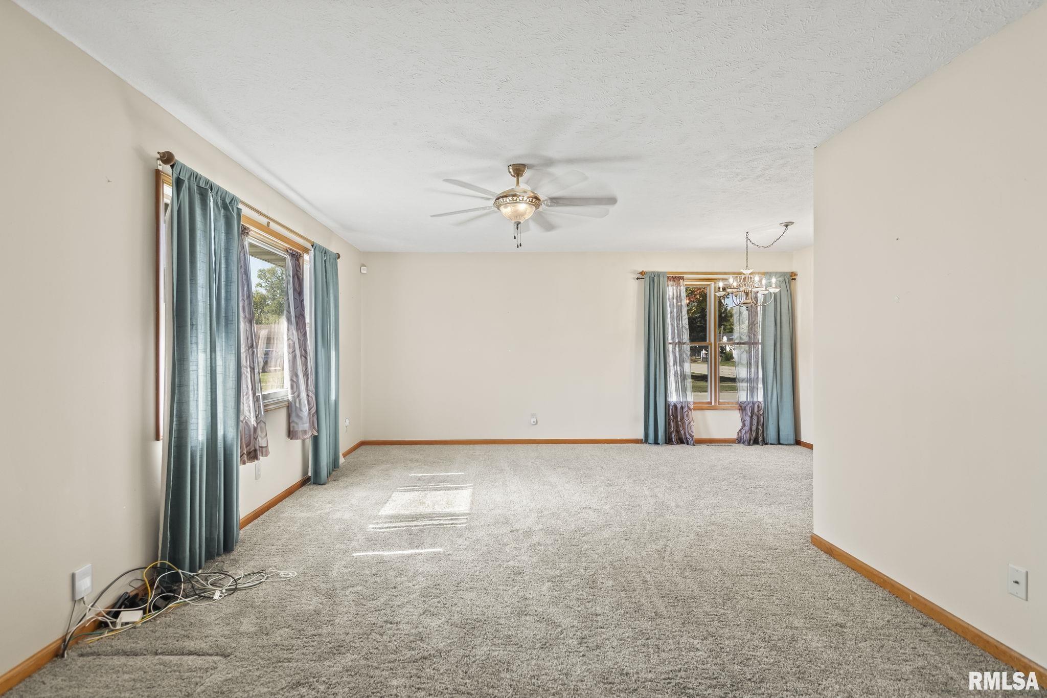 2901 Dunwich Street Springfield, IL 62702 - Photo 8 of 36