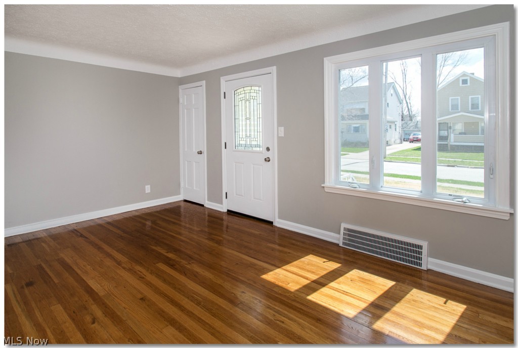 12801 Havana Road Cleveland, OH 44125 - Photo 3 of 21