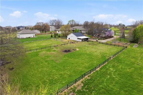 $975,000 | 10585 West 157th Terrace, Overland Park, KS 66221