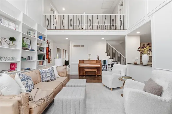 $975,000 | 10585 West 157th Terrace, Overland Park, KS 66221