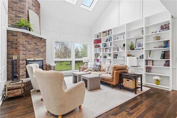 $975,000 | 10585 West 157th Terrace, Overland Park, KS 66221