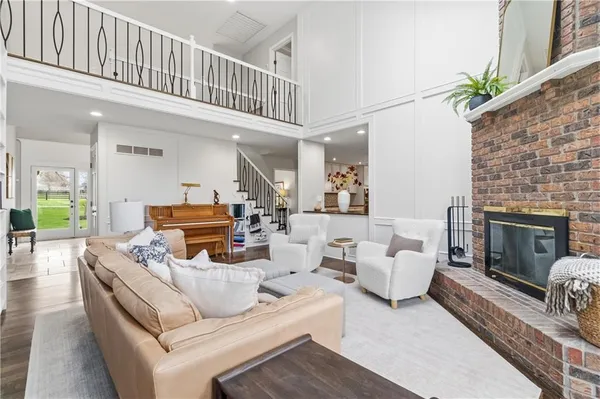 $975,000 | 10585 West 157th Terrace, Overland Park, KS 66221