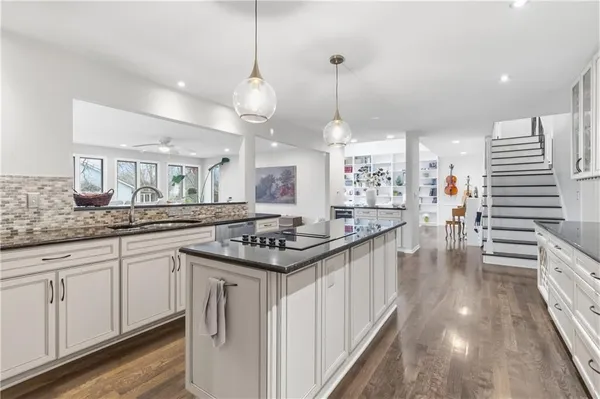 $975,000 | 10585 West 157th Terrace, Overland Park, KS 66221