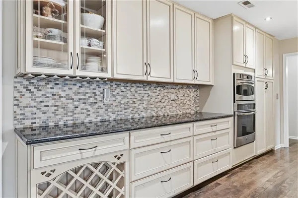 $975,000 | 10585 West 157th Terrace, Overland Park, KS 66221