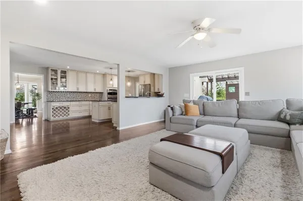 $975,000 | 10585 West 157th Terrace, Overland Park, KS 66221