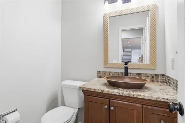 $975,000 | 10585 West 157th Terrace, Overland Park, KS 66221