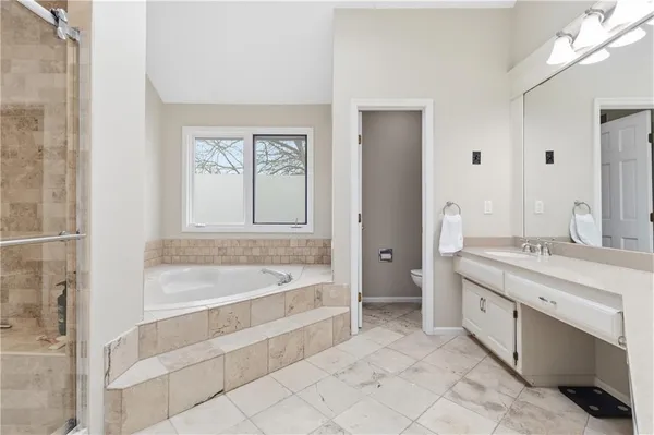 $975,000 | 10585 West 157th Terrace, Overland Park, KS 66221