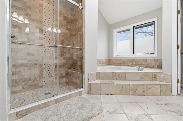 $975,000 | 10585 West 157th Terrace, Overland Park, KS 66221