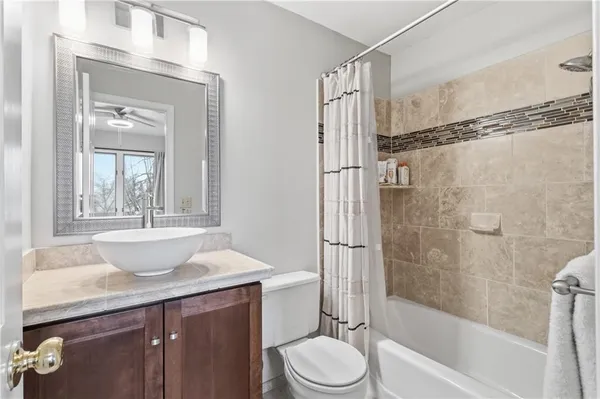 $975,000 | 10585 West 157th Terrace, Overland Park, KS 66221