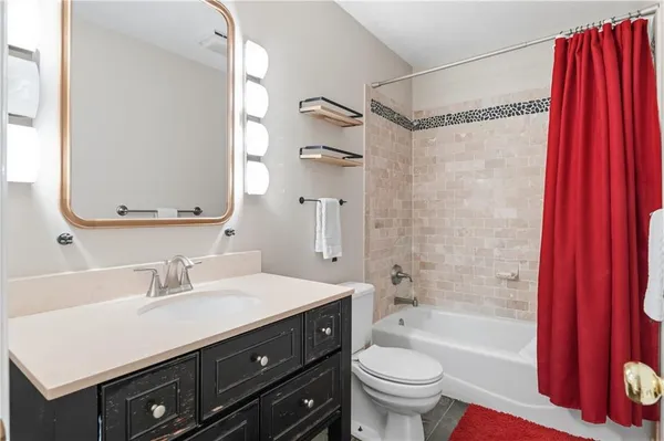 $975,000 | 10585 West 157th Terrace, Overland Park, KS 66221