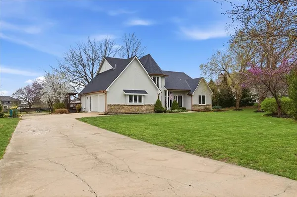 $975,000 | 10585 West 157th Terrace, Overland Park, KS 66221