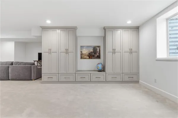 $975,000 | 10585 West 157th Terrace, Overland Park, KS 66221