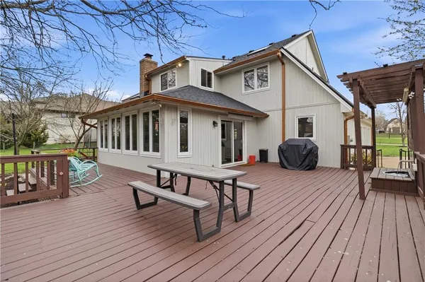 $975,000 | 10585 West 157th Terrace, Overland Park, KS 66221