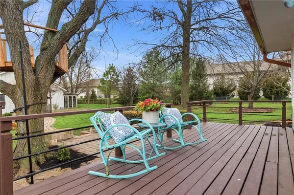 $975,000 | 10585 West 157th Terrace, Overland Park, KS 66221