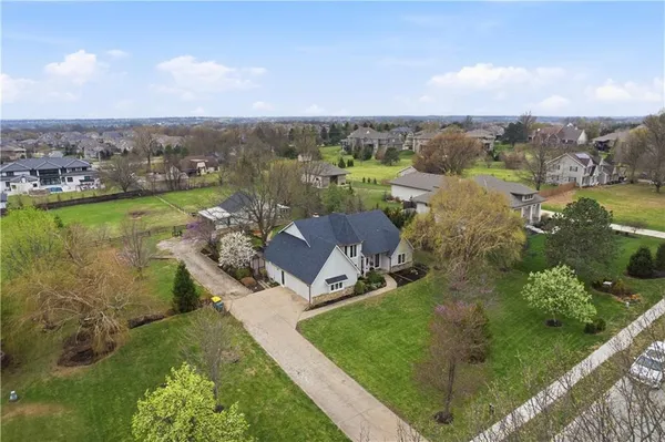 $975,000 | 10585 West 157th Terrace, Overland Park, KS 66221