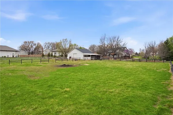 $975,000 | 10585 West 157th Terrace, Overland Park, KS 66221
