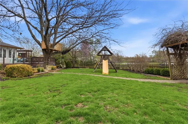 $975,000 | 10585 West 157th Terrace, Overland Park, KS 66221