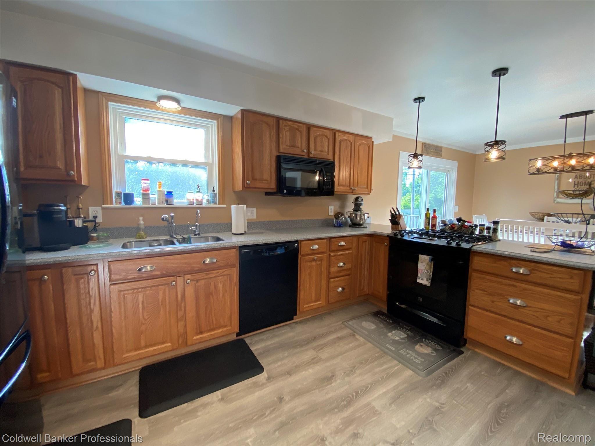 2533 Fish Lake Road Lapeer, MI 48446 - Photo 10 of 36 05C00EC5-84DE-402A-A140-B05C6F81F7CD.jpeg