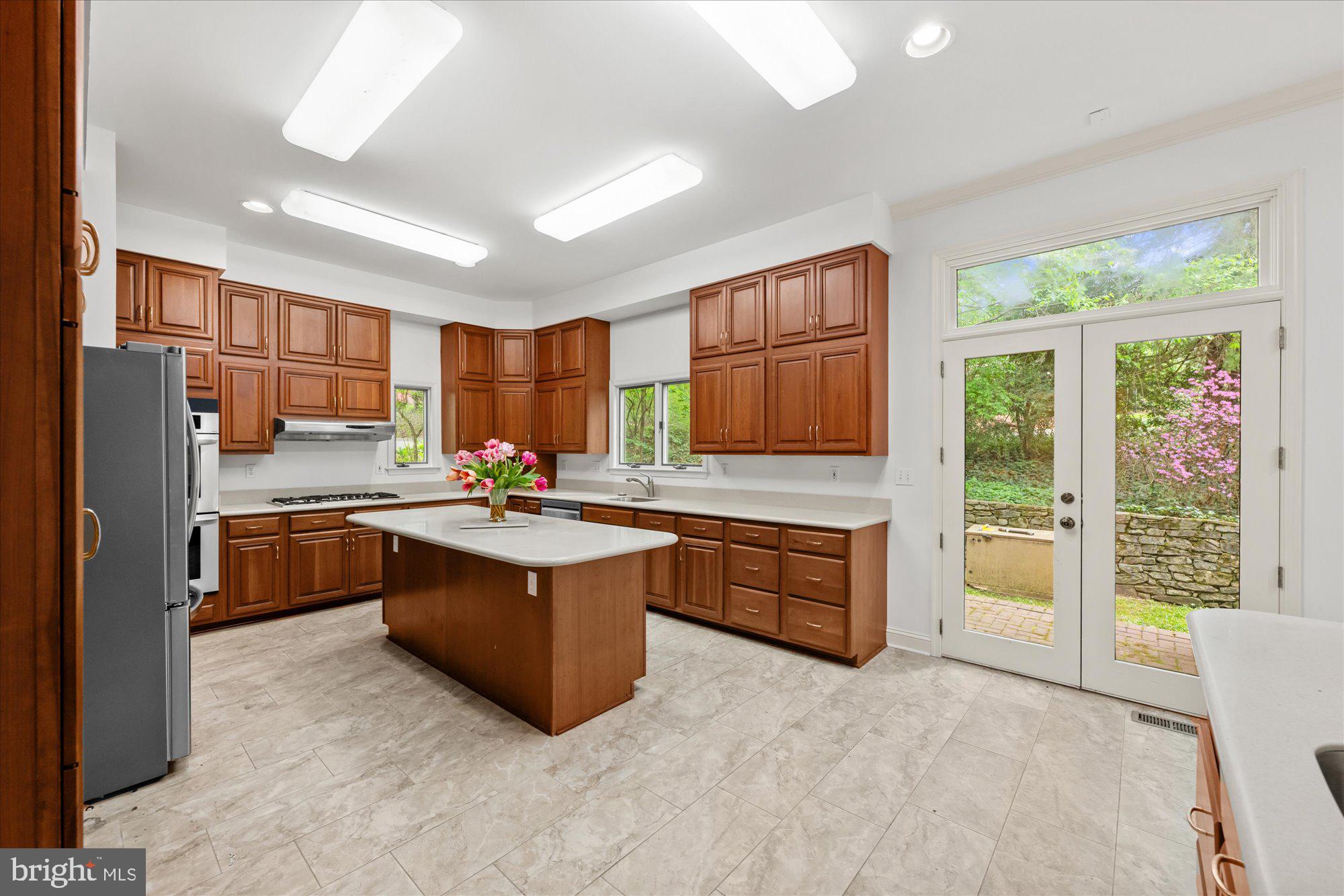6013 Selvyn Road Bethesda, MD 20817 - Photo 14 of 54 Access to patio for your grill!